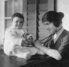 Alis Guggenheim und ihre Tochter Ruth, 1921
